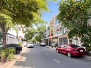 Nhà 3 Tầng Mới Hiện Đại Có Thang Máy Tiện Nghi Trong Khu Đô Thị Văn