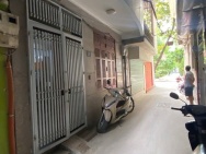 Bán nhà Hoàng Cầu 42/46m2.  5 tầng. mặt tiền 5.6m. giá 17.2 Tỷ Đống