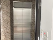 Cho thuê nhà hai cửa đi, Trúc Bạch, thang máy; vỉa hè 104m2* 4T- 31