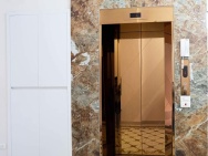 Nhà tôi cho thuê nhà hai cửa đi, mới, 99m2_ 4T; vỉa hè, Lò Đúc-31 Tr