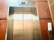 Cho thuê nhà mới, căn góc, Mai Hắc Đế, thang máy; vỉa hè 95m2* 5T-