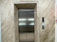 Cho thuê Nhà mới, thang máy, 97m2_ 5T; vỉa hè, Hoàng Quốc Việt-31 Tr