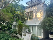Chủ vào SG cần chuyển nhượng gấp Biệt Thự 185m2, 4 tầng, cây xanh