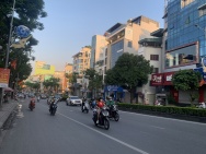 bán nhà mặt phố Nguyễn Văn Cừ 200m, mặt tiền 6m, 1 mặt ngõ ôtô ,
