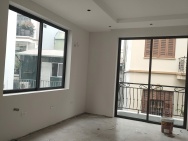 Thuê lâu dài giá rẻ phòng đào tạo Giáp Bát 300m, tầng 3,4, mặt tiền