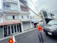 HIẾM BÁN MẶT TIỀN XE HƠI NGỦ TRONG NHÀ ĐƯỜNG BẾN VÂN ĐỒN QUẬN 4 -