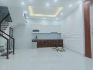 Cần Chuyển Nhượng  căn nhà 3 tầng Xây độc lập Sân cổng Trong Ngõ