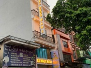 BÁN GẤP KHÁCH SẠN 7 TẦNG MỚI TINH, VỊ TRÍ ĐẮC ĐỊA, DOANH THU ỔN