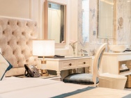 CHO THUÊ KHÁCH SẠN 80 PHÒNG VỊ TRÍ ĐẮC ĐỊA, CÁCH PHỐ CỔ CHỈ 5 PHÚT