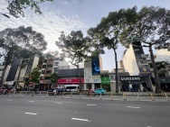 BÁN TÒA NHÀ 7 TẦNG CÓ HẦM ĐANG KINH DOANH MASAGE KING STONE - MẶT