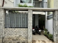 nhà q7 nở hậu 4,5x23, gần mặt tiền, sân trước sau, 2 phòng trọ