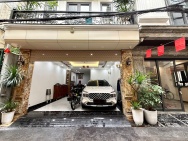 [Duy nhất] Bán nhà Lạc Long Quân, gần hồ, ô tô vào nhà, 7 tầng