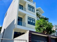 Nhà 4 tầng, 1 xẹt Đỗ Xuân Hợp, Phước Long B (Q9 cũ), đối diện chợ,