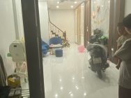 Gia đình tôi cần bán  nhà đẹp ở luôn ngõ 101 Thanh Nhàn, 40m2, 5