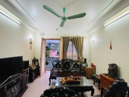 Chính chủ bán nhà mặt phố Mai Hắc Đế, 26m2, 5 tầng đẹp ở luôn, giá