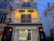 Bán căn nhà Hẻm Xe Hơi 7M - 4 Tầng - 5PN - Huỳnh Tấn Phát - Chỉ