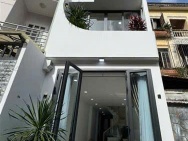 BÁN GẤP NHÀ ĐẸP - TẠI ĐẶNG VĂN NGỮ – KHU VIP – 3 TẦNG – Ô TÔ VÀO