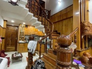 Nhà đẹp 3 tầng 3 mê nội thất gỗ sang trọng, thông ra Yên Thế - Bắc