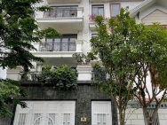 Bán biệt thự khu đô thị Mễ Trì
Thượng. DT 130m x 4 tầng, MT 7m.