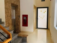 Cho thuê văn phòng 40m² trong tòa nhà 7 tầng – tại 305 Yên Thế, Đà