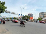 Bán nhà Mặt tiền Cộng Hòa -  ngay Út Tịch, đối điện VinCom, 4x24m,