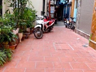 bán nhà cầu giấy 50m x4 tầng 12,3 tỷ,ngõ thông,lô góc,dân xây.full