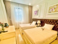 Bán khách sạn mặt phố Hàng Bè, 79m2, 5 tầng, mặt tiền 5.4m, 77.6