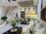 Nhà 3 tầng 2 mặt kiệt sau Huỳnh Ngọc Huệ, Vào ở Ngay - Giá nhỉnh 5