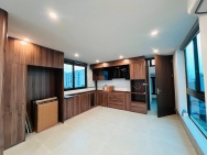 Bán tòa văn phòng Nguyễn Khang, 75m2, 8 tầng 1 hầm thang máy mới