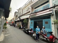 Chính chủ bán nhà 4 x 11m, 2 tầng, hẻm ô tô thông, ở đường Nguyễn