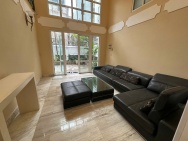 Bán nhà Hoàng Hoa Thám, 1 nhà ra phố, ngõ rộng, 50m2, mặt tiền 5m,