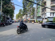 Bán đất tặng nhà Ung Văn Khiêm, Bình Thạnh, 150m2, HXH 15m, xây