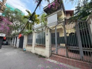 Bán nhà Lạc Long Quân, gần ô tô, 100m2, mặt tiền 6m, ở sướng, chỉ