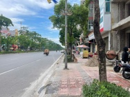 Bán đất tặng nhà C4 mặt phố Ngô Gia Tư- Kinh doanh- vỉa hè 70m