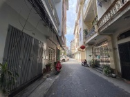 CHO THUÊ NGUYÊN CĂN KHƯƠNG TRUNG, Ô TÔ ĐỖ CỬA, ĐỦ ĐỒ CƠ BẢN, 42M 3T