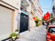 SIÊU HIẾM NGANG LỚN 9,5M*8M VUÔNG ĐẸP- BÁN NHÀ 5 TẦNG MẶT TIỀN XE
