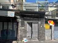 SIÊU PHẨM XÓM CHIẾU, P.13, QUẬN 4, HỒ CHÍ MINH - NHÀ NỞ HẬU TÀI LỘC.