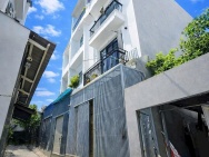 Chú Hải cần bán nhà đường Quận 7, gần Vincom, giá 6.9 tỷ, tặng nội