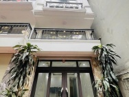 BÁN NHÀ 5 TẦNG, DT 37M² – NHÀ GẦN NHƯ MỚI, THIẾT KẾ HIỆN ĐẠI – TỨ