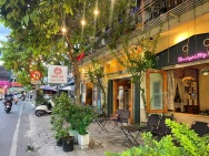 CHỐT NHANH QUÁN CAFE ĐẸP LẮM, DT Ngang 18m x 9m , Ngay sát Ngã tư
