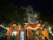Vì ở xa k quản lý được nên mình cần sang nhượng quán cafe này Giá