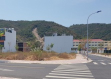 Giá nhà đất Nha Trang, Đà Nẵng giảm mạnh