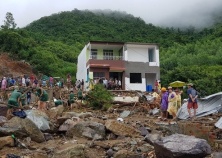 Sống thấp thỏm dưới chân núi Cô Tiên