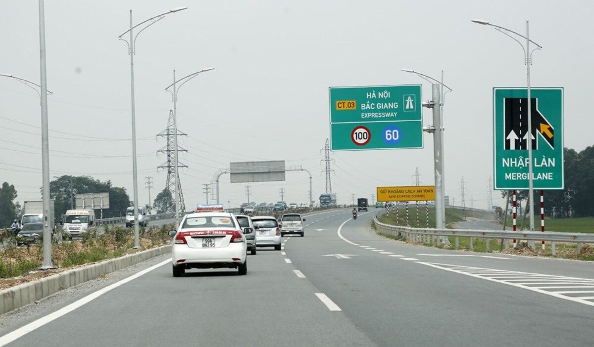 Phó Thủ tướng yêu cầu Bộ GTVT báo cáo đầu tư đường cao tốc 2 làn xe