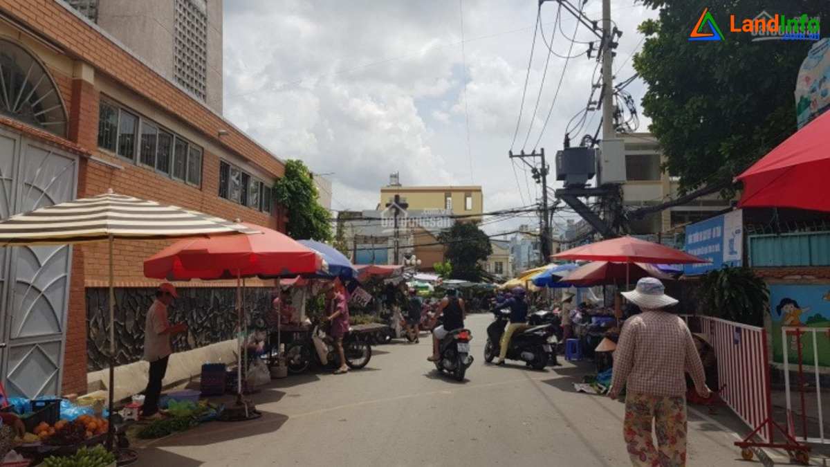 Chợ Hoàng Mai Gò Vấp là một khu chợ tự phát nằm gần nhà thờ Hoàng Mai